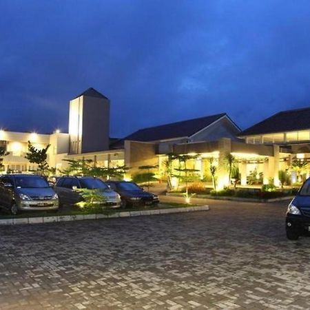 Green Valley Resort Purwokerto Exterior photo