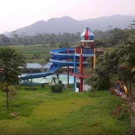 Green Valley Resort Purwokerto Exterior photo