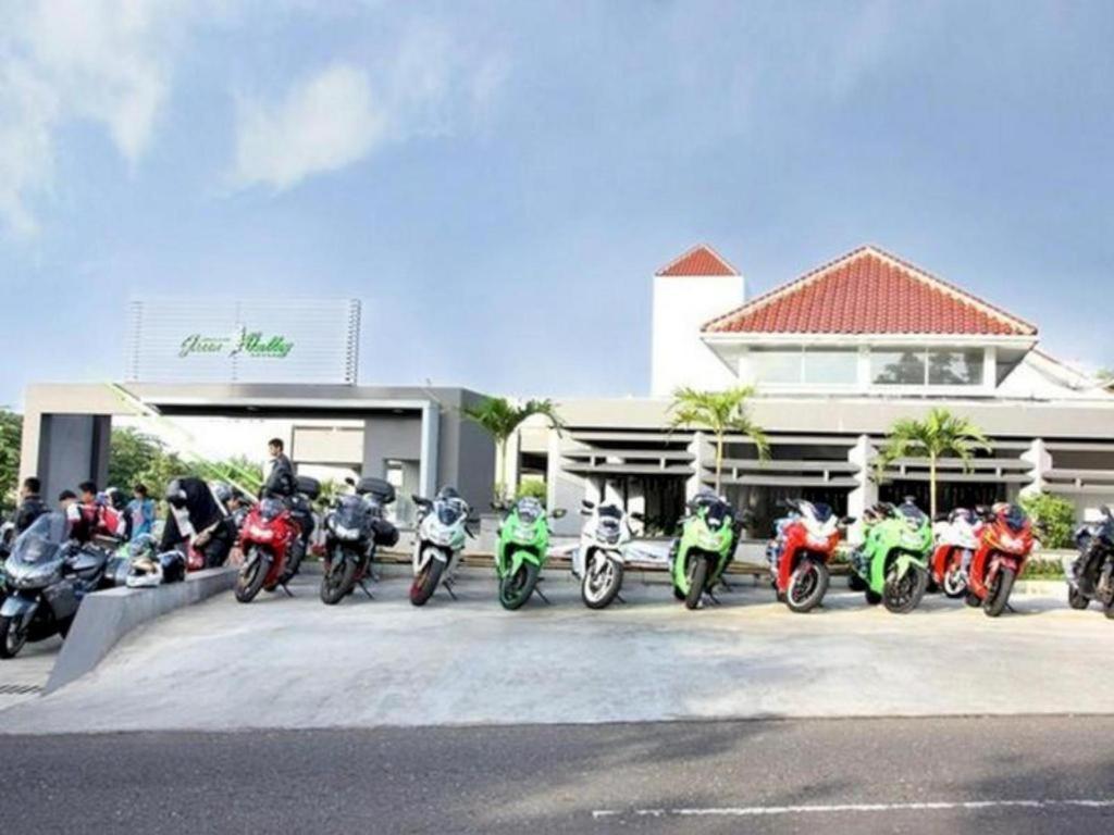 Green Valley Resort Purwokerto Exterior photo
